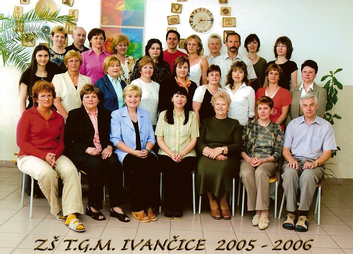 foto učitelského sboru ve šk. roce 2005/2006