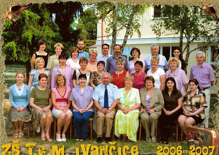 foto učitelského sboru ve šk. roce 2006/2007