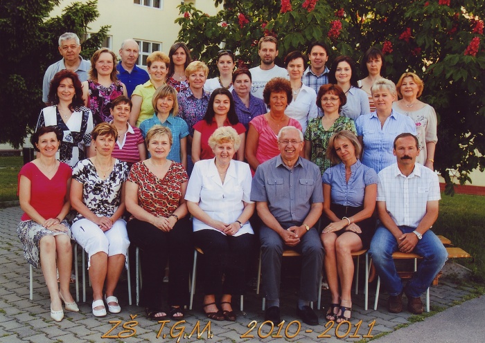 foto učitelského sboru ve šk. roce 2010/2011