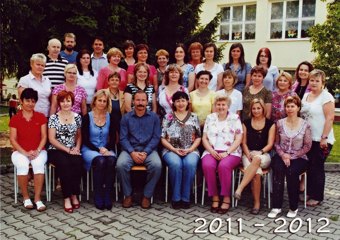 foto učitelského sboru ve šk. roce 2011/2012